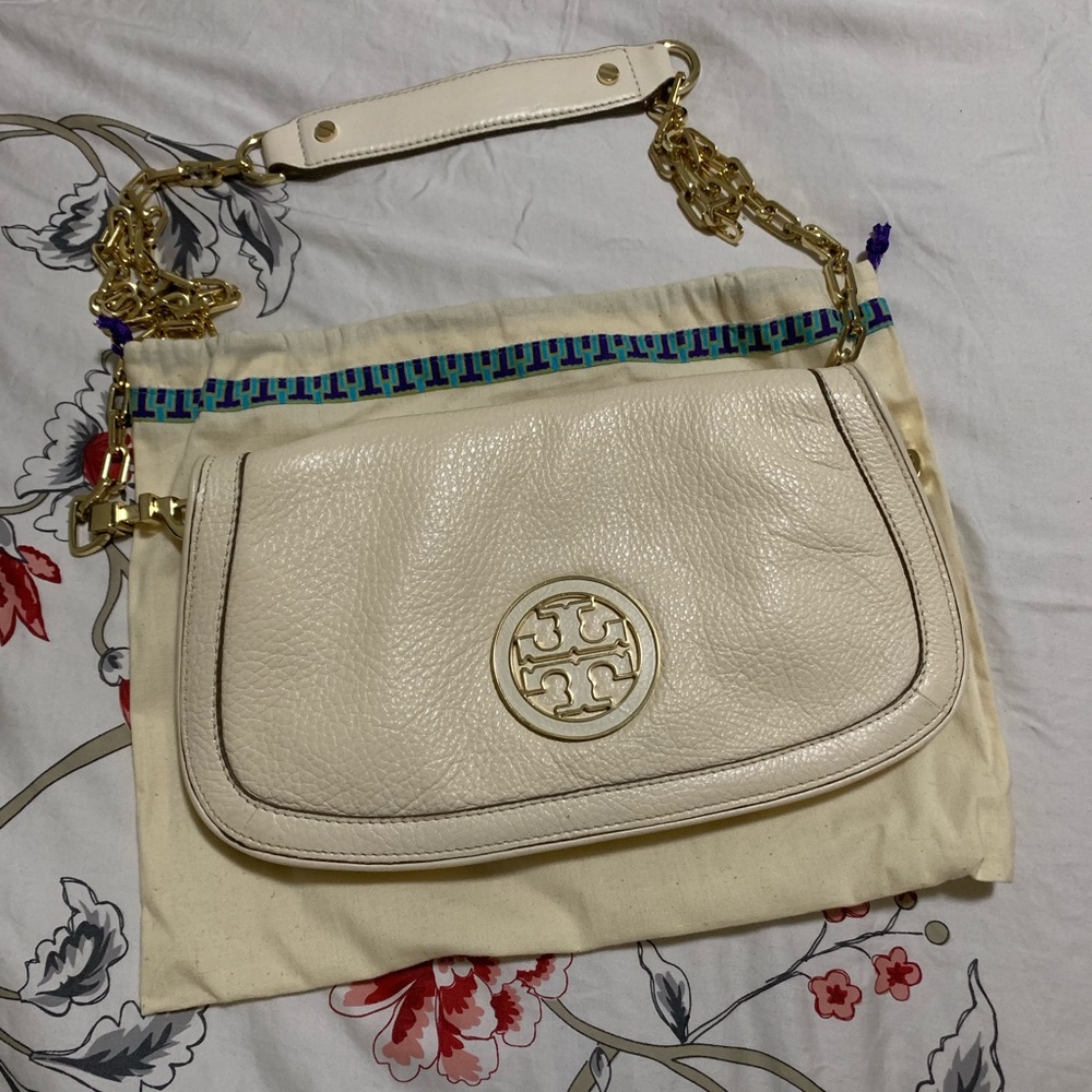 Tory Burch Amanda Logo Clutch Crossbody bag